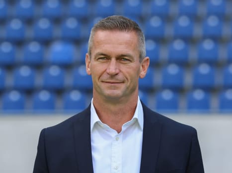 Manager Mario Kallnik in the squad 1. FC Magdeburg - 3. Football League - Squad season 2016/17