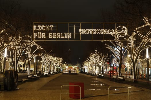vattenfall advertising for Christmas lights in berlin unter den linden