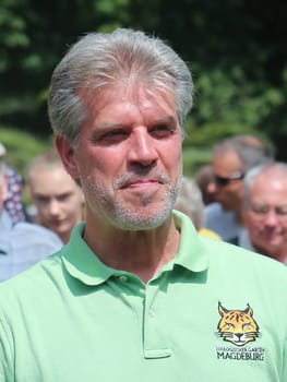 Director ZOO Magdeburg Dr. Kai Perret at the name baptism of white lion babies in the Magdeburg Zoo on 26.7.16