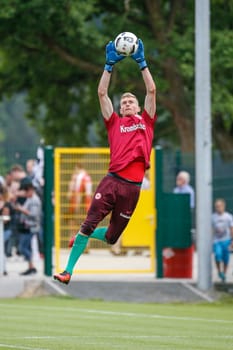 Eintracht keeper Lukas Hradecky warming up - TSV Steinbach vs. Eintracht Frankfurt on 30.07.2016 (Photo: Fingerhut)