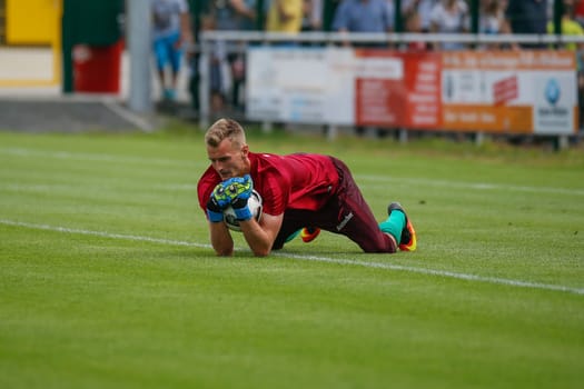 Lukáš Hrádecký (Eintracht Frankfurt) at the warm-up - TSV Steinbach vs. Eintracht Frankfurt on 30.07.2016 (Photo: Fingerhut)