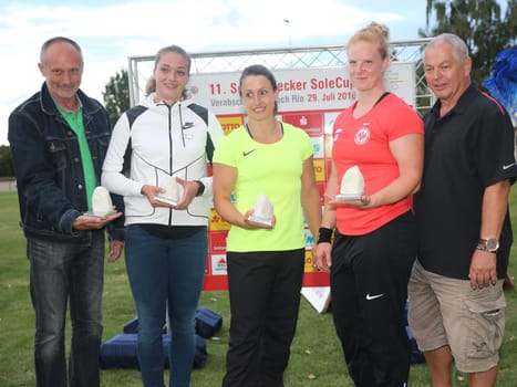 DLV German women's hammer thrower team with coach for the 2016 Olympics in Rio at the Schönebecker SoleCup 2016 in Schönebeck/Elbe