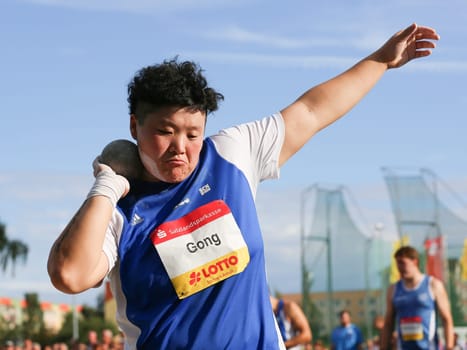 Shot putter Lijiao Gong (China,SC Neubrandenburg) at the Schönebecker SoleCup 2016 in Schönebeck/Elbe