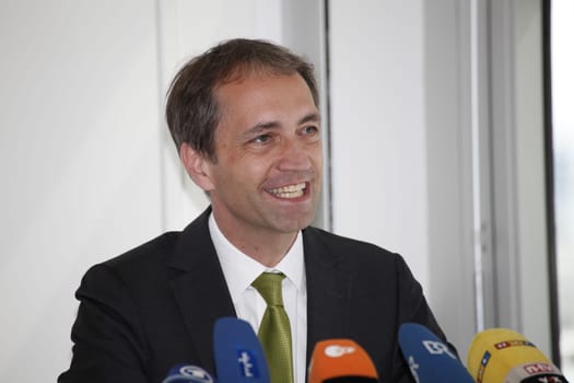 Dr. Clemens Muth (Chair. Board) at the DKV PK on the Health Report (How healthy does Germany live?) 2016