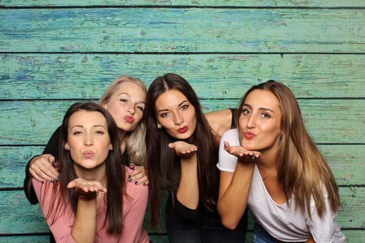 Laughter and kisses of the air with Photobooth