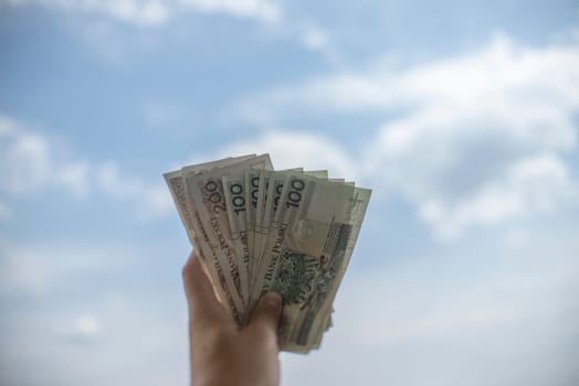 polish banknotes falling from the sky