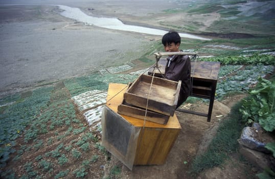a men change his home to the uper city of fengjie on the yangzee river in the three gorges valley up of the three gorges dam projecz in the province of hubei in china.