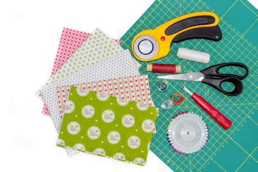 Hobby composition of instruments, items and fabrics for patchwork