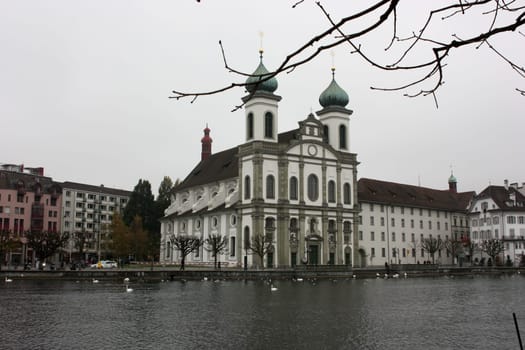 The sad view of the house, standing along the lake 1