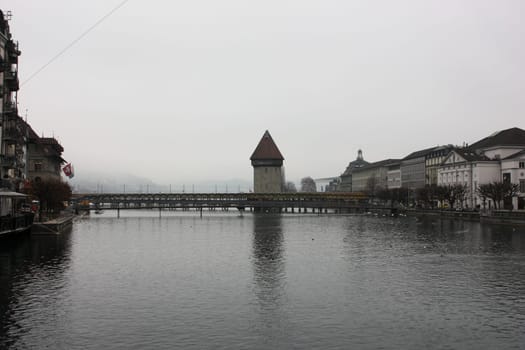 The sad view of the house, standing along the lake 4