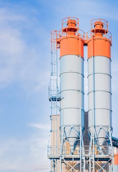 Industrial silos for the production of cement