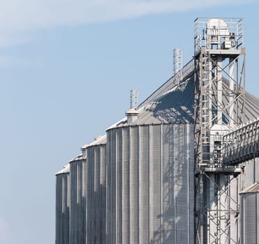 Storage facility and drying of cereals, silos and towers drying