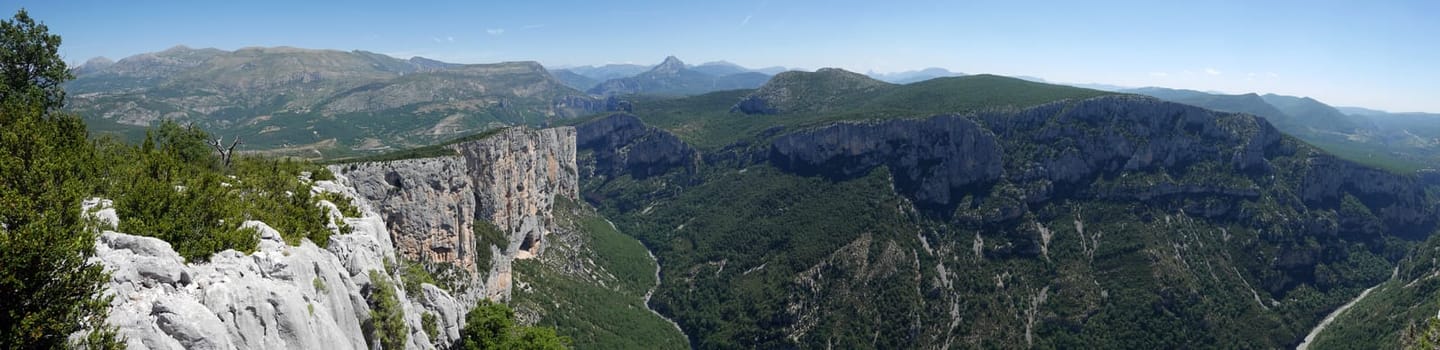 gorges du verdon,canyon,verdon,river,rock,landscape,provence,france,nature,forest,forests,wide,panorma,sky,steep,nobody,holiday,adventure,travel,quiet,summer,gorge,hiking,climbing