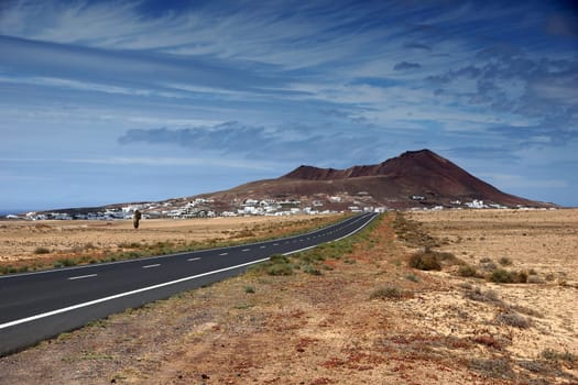 The village of Soo in Lanzarote in front of pico Colorado