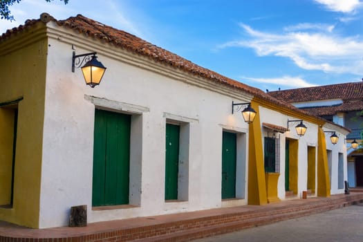 Street lights and beautiful colonial architecture in Mompox, Colombia