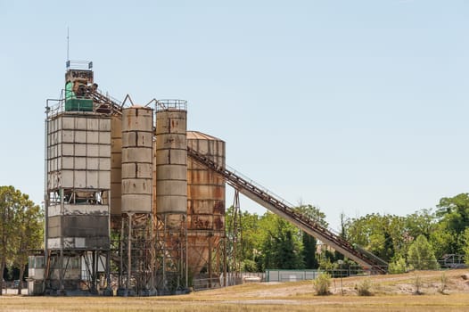 Silos and plant for the production of concrete