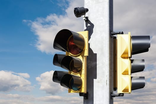 Traffic light with buzzer for walkway of the blind.