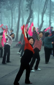 people making Tai Chi in the morning in the city of Chengdu in the provinz Sichuan in centrall China.