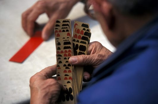 Older people play chinese games in a parc in the city of Chengdu in the provinz Sichuan in centrall China.