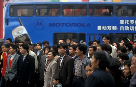 Chinese People on a economic Fair on the City Square in the city of Chengdu in the provinz Sichuan in centrall China.