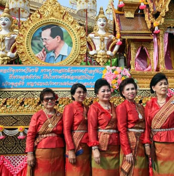 a pictures of the King Bhumibol on a traditional parade at the Raketfestival in the city of Yasothon in Thailand in Southeastasia.