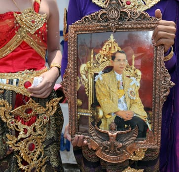 a pictures of the King Bhumibol on a traditional parade at the Raketfestival in the city of Yasothon in Thailand in Southeastasia.
