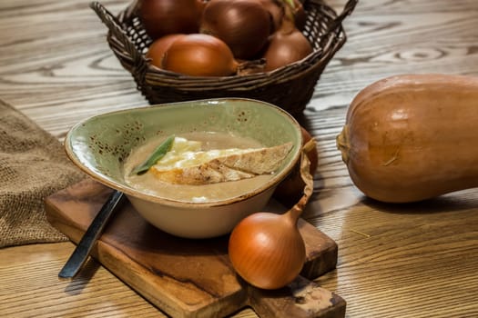 The french onion gratin soup. selective Focus
