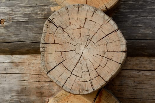 Roundwood for house building