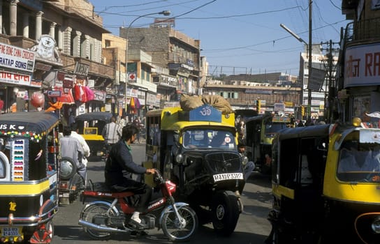 the trafic in the town of Jaipur in Rajasthan in India.