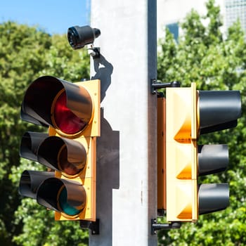 Traffic light with buzzer for walkway of the blind.