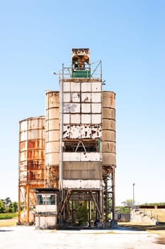 Silos and plant for the production of concrete