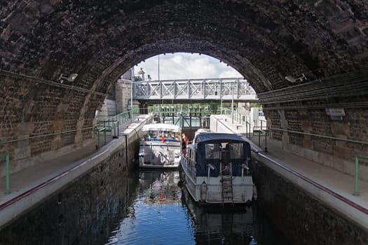 boats in the Bassin de l Arsenal west of the Place de la Bastille