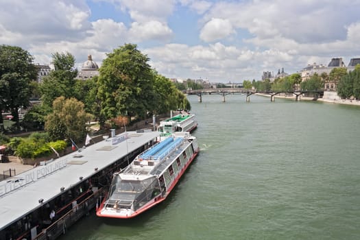 tourist boat on the river near his pont Neuf
