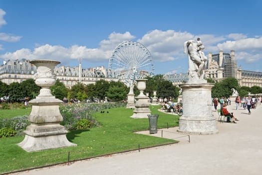 Parisians and tourists in Tuileries garden (Jardin des Tuileries)