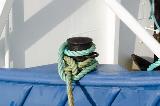 a mooring rope from the boat to land that secure the boat to land