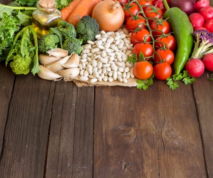Plie of White beans with vegetables on wood