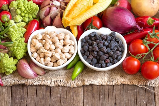 Black and white chickpea in bowls with vegetables