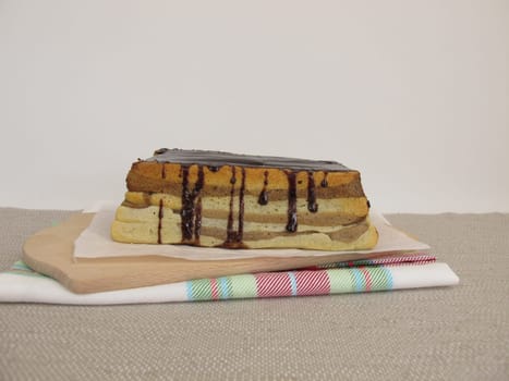Layer cake with carob chocolate