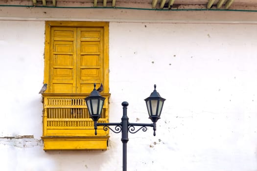 Street lights and pigeons in front of a colonial building in Salento, Colombia