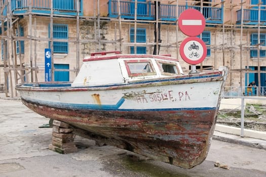 The transit for bicycle and motorbicycle is not allowed, but not for the boat, Old Havna, Cuba