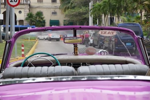 old classic american car is parked along the street to the Hotel Nacional at the Havana