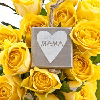 Strauss of yellow roses with rustic gift-hailing