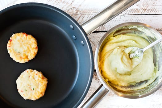 Fish or chicken cutlets with mashed potatoes