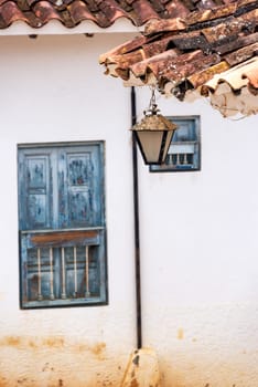 Streetlight hanging in Barichara, Colombia with colonial architecture in the background
