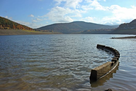 The barrier wall model that appeared in the empty Edersee
