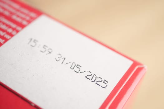 The time and date indicate the product's expiration information.