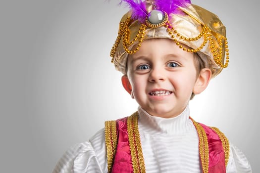 Child smilling in sultan costume.