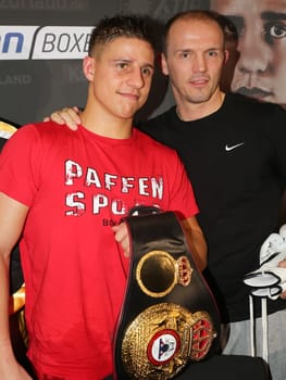 WBA Boxing World Champion in Super Middleweight Tyron Zeuge with trainer Jürgen Brähmer (both Team Sauerland) at the WBA Super Middleweight World Championship fight Tyron Zeuge against Giovanni De Carolis on 05.11.2016 in the MBS-Arena Potsdam