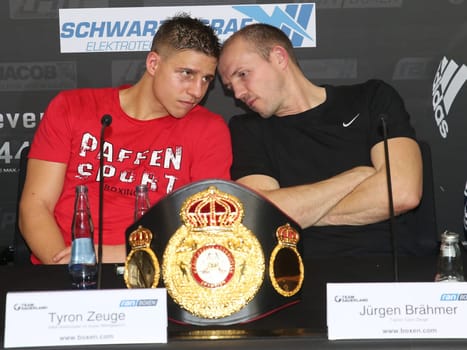WBA Boxing World Champion in Super Middleweight Tyron Zeuge with trainer Jürgen Brähmer (both Team Sauerland) at the WBA Super Middleweight World Championship fight Tyron Zeuge against Giovanni De Carolis on 05.11.2016 in the MBS-Arena Potsdam