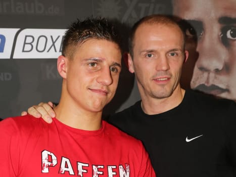 WBA Boxing World Champion in Super Middleweight Tyron Zeuge with trainer Jürgen Brähmer (both Team Sauerland) at the WBA Super Middleweight World Championship fight Tyron Zeuge against Giovanni De Carolis on 05.11.2016 in the MBS-Arena Potsdam